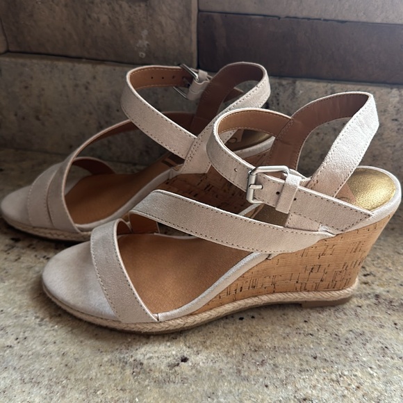 DV8 by dolce vita strappy wedges - Picture 2 of 3